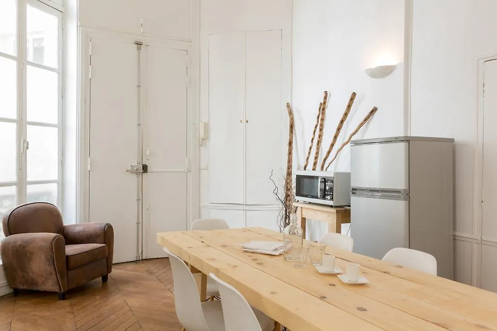 Apartamento Habitat Parisien - 2br-1ba - Opera Palais Royal Paris